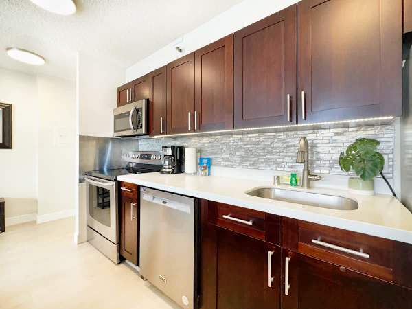 Fully equipped kitchen with full-size appliances and dishwasher.