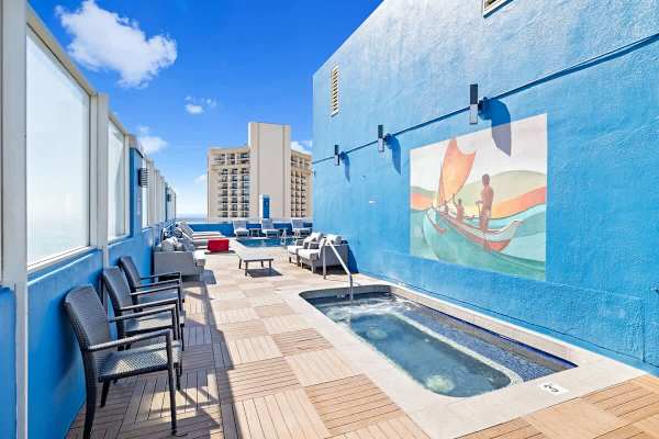 Hot tub on the rooftop 