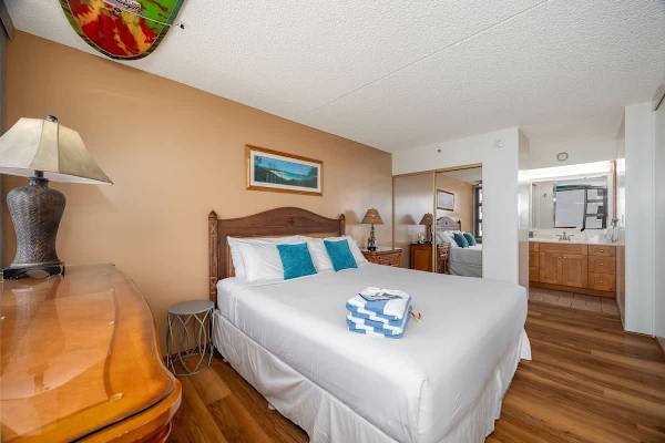 Enjoy ultimate convenience in your bedroom, featuring a king-size bed and direct, easy access to the well-appointed bathroom, ensuring a seamless and private experience.