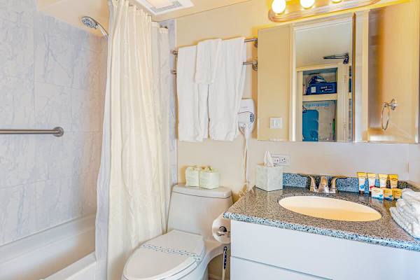Full bathroom, tub/shower combo