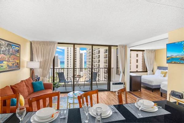 One-bedroom unit that sleeps 4, located in the heart of Waikiki at the family-friendly Waikiki Banyan