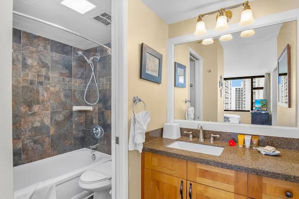 Fully equipped kitchen with full-size appliances, dining counter with 4 bar stools.
