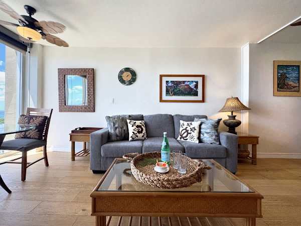 Sink into this modern and cozy living room after a long tiring day. The comfort of this couch and the view alongside will surely give you a good reset.