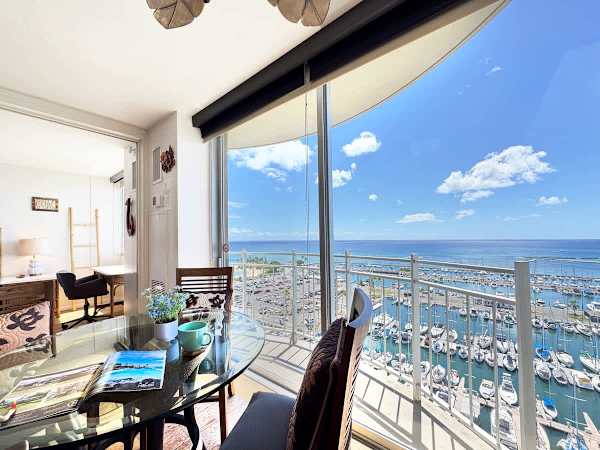 Sit back and enjoy the stunning Marina view from the living room. This comfortable and modern setup creates a perfect setting for memorable mornings.