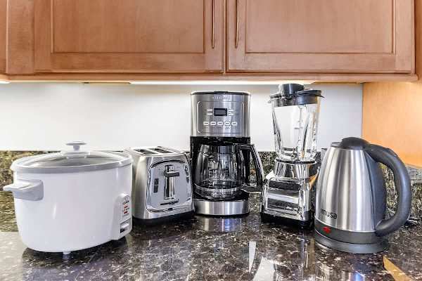 Appliances available in the kitchen.