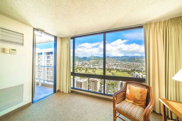 Gorgeous mountain view from your living room. 