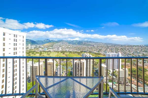 Balcony with breathtaking mountain and city views!