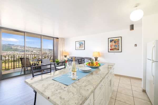 Have a casual dining in the dining area good for 4!