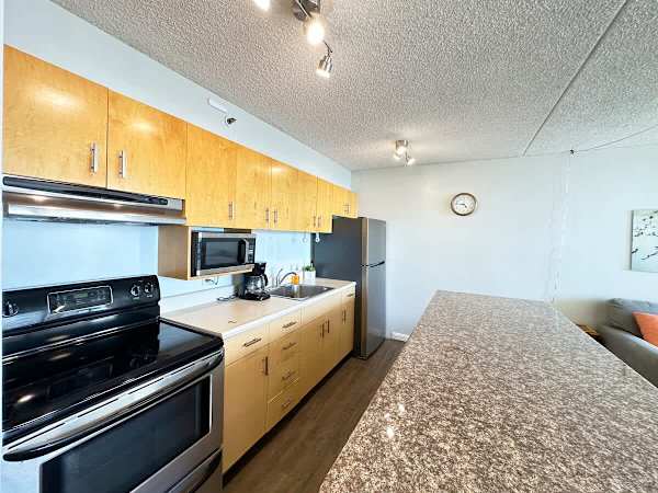 Fully equipped kitchen with full-size appliances perfect for culinary needs.