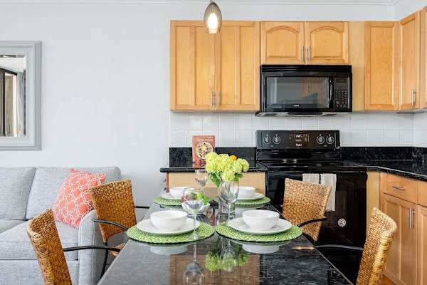 Dining area with 4 chairs