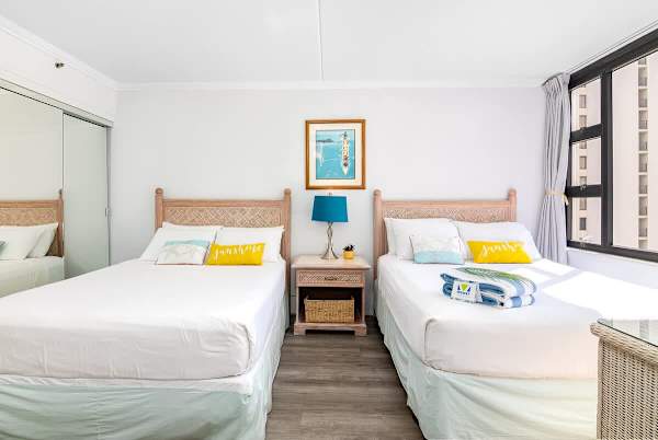 2 queen-size beds in the bedroom