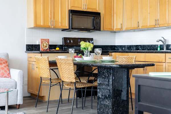 Dining area with 4 chairs