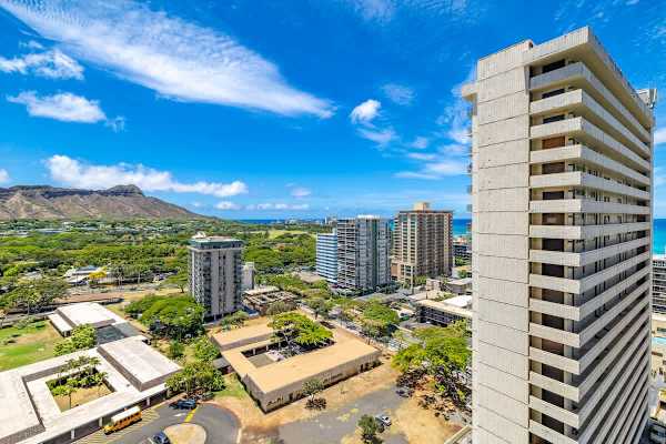 View of the Diamond Head Mountain from the balcony
