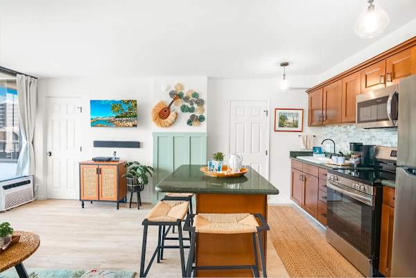 Enjoy cooking your favorite meals and sharing them with loved ones in the dining area, while also watching your favorite TV shows.