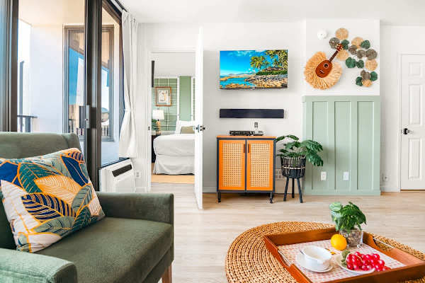 Enjoy watching your favorite movie in your living room with a 40'' Hisense Smart TV.
