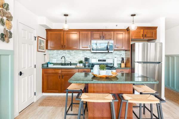 Cook your favorite meals in your fully equipped kitchen and enjoy the shared meals in the dining area with 4 bar stools.