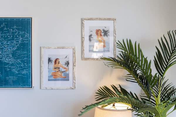 Adorned with charming, tropical-themed artwork, this space adds a touch of playful elegance, perfectly complementing the comfortable and stylish furnishings.