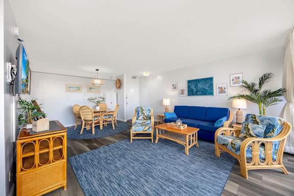 Relax in this vibrant and airy living space, tastefully adorned with tropical decor and offering a seamless flow to a private balcony.