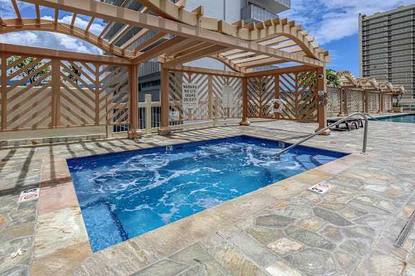 Hot tub on the 6th floor next to the heated pool