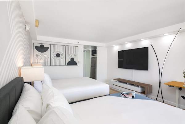 Beautifully remodeled studio with 2 comfortable queen beds, 65" smart TV, and Split AC