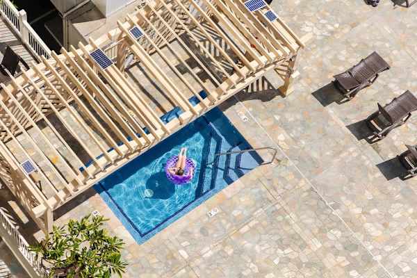 Hot tub on the 6th floor next to the heated pool