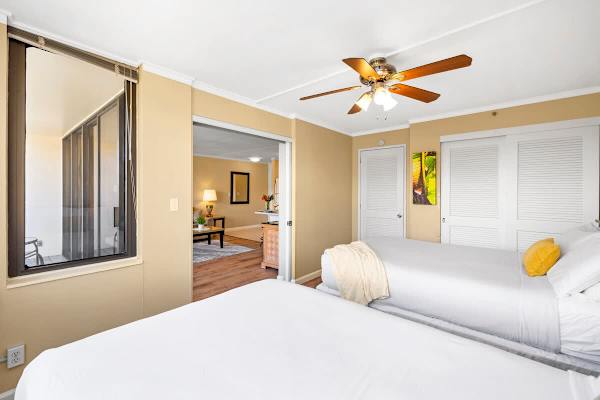 Sliding door separates the two ambiances