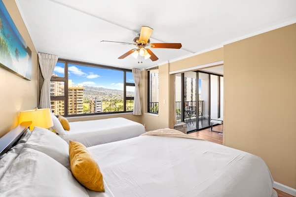 Sliding door separates the two ambiances