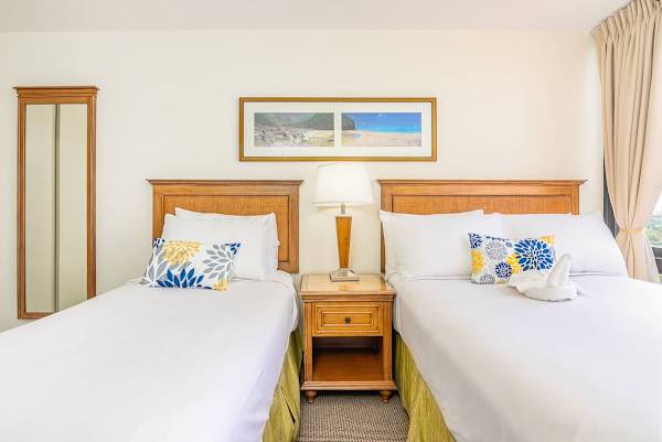 The bedroom has queen-size and twin-size beds.