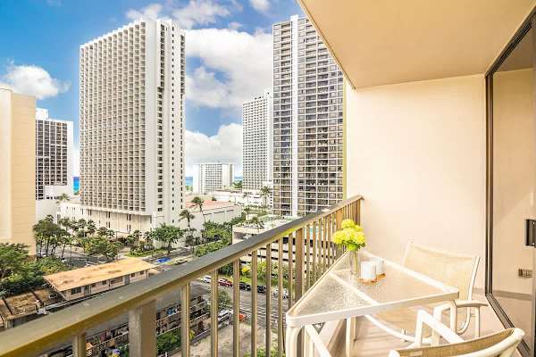 Great city views from your lanai!
