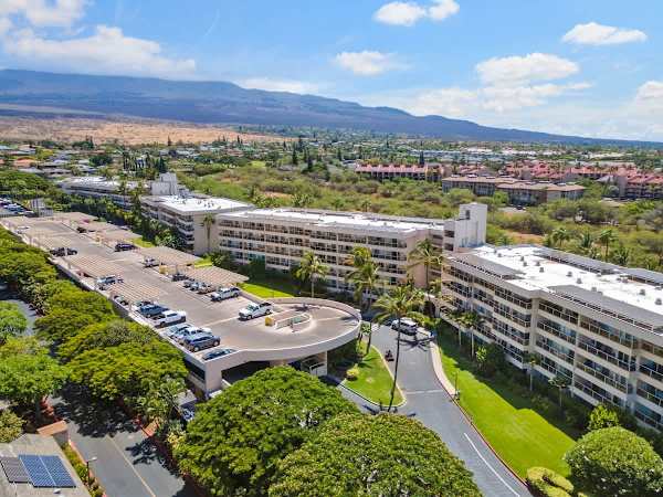 Maui Banyan condo w/ BBQ grill and pool