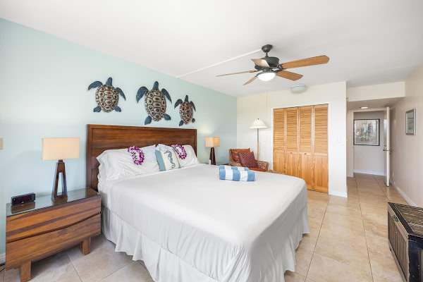 Island living - lanai, pool & beach essentials