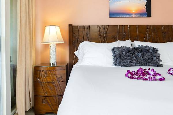 Island living - lanai, pool & beach essentials