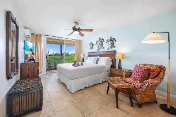 Island living - lanai, pool & beach essentials