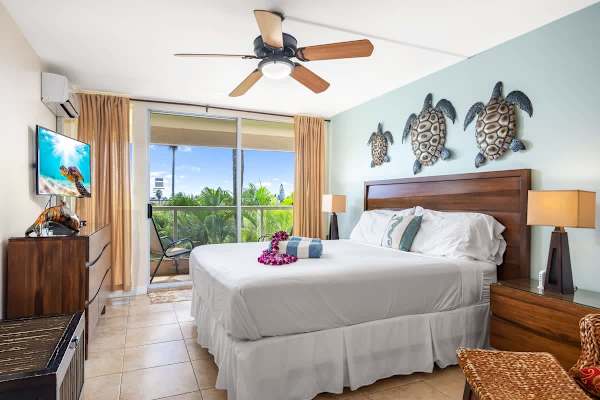 Island living - lanai, pool & beach essentials