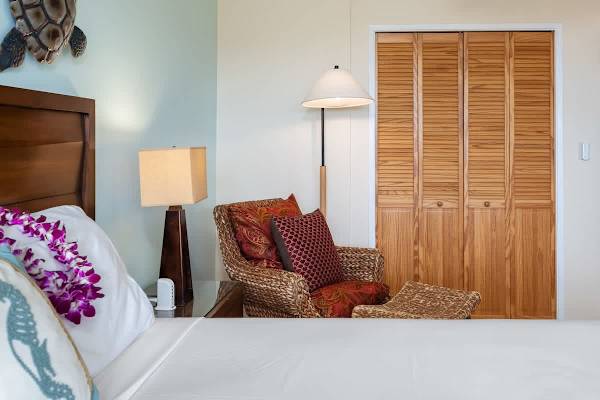 Island living - lanai, pool & beach essentials