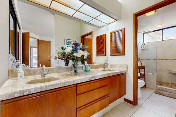 Double Vanity Bathroom With Spa Comfort