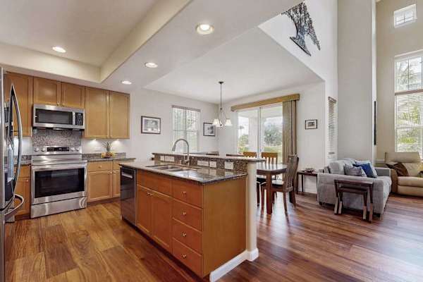  Fully equipped kitchen with an open layout
