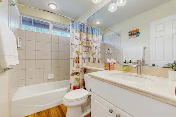 Full bathroom with modern amenities

