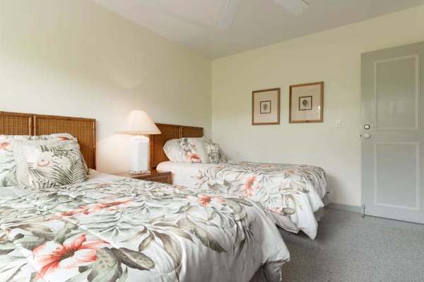 Cozy Guest Bedroom Setup with Two Twin Beds