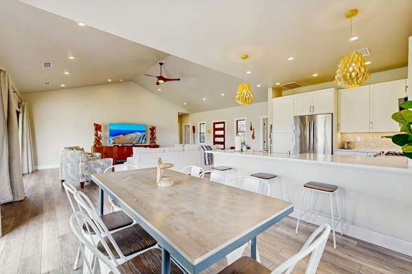 Spacious Dining Table & Breakfast Bar for Group Gatherings