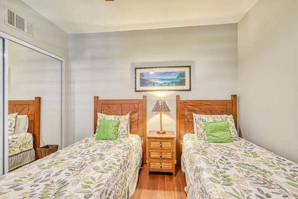 Cozy bedroom with two twin beds
