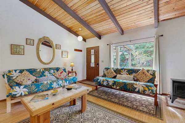 Inviting Living Room With Rustic Elegance