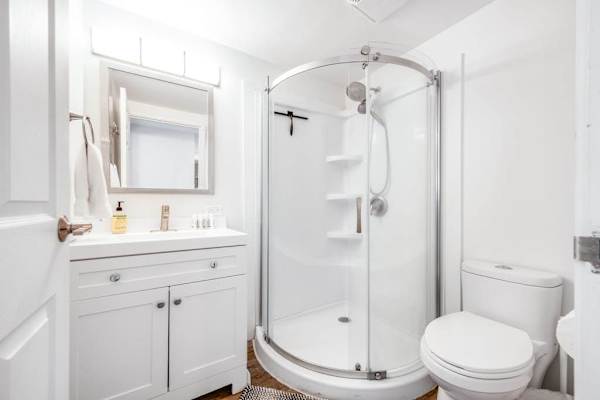 Spa-Inspired Full Bathroom