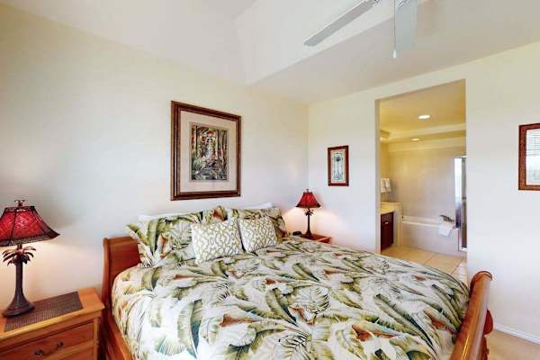 Spacious Primary Bedroom Suite with En-Suite Bathroom