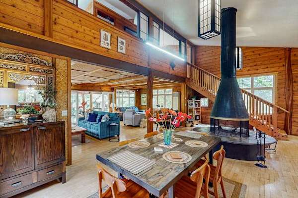  Gather around the fireplace in this spacious great room
