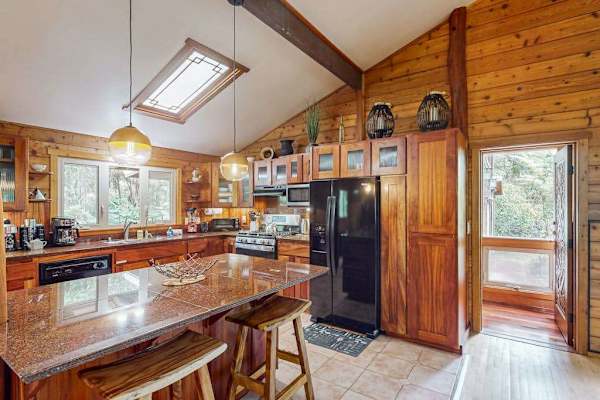  Spacious kitchen with everything you need