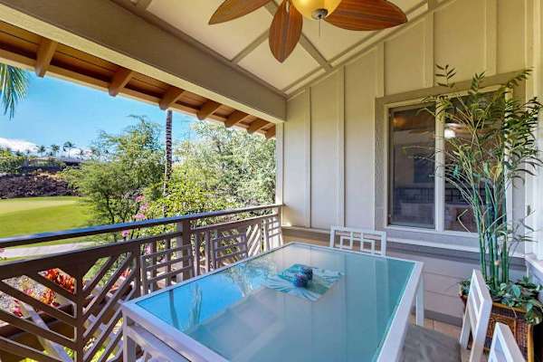 Enjoy your dinners outside with a table and seating on your private lanai