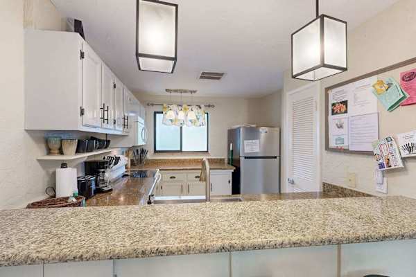 U-shaped kitchen with an overlooking breakfast bar