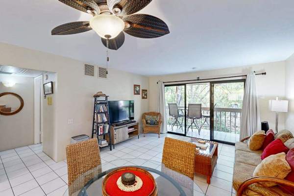 Open concept living/dining area 