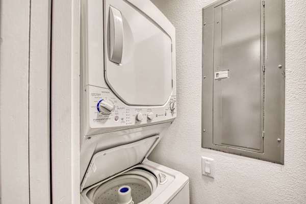 In Unit Washer And Dryer For Easy Stays